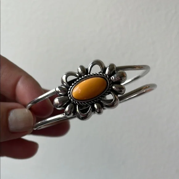 Silver and Yellow Floral Bracelet - Picture 2 of 7